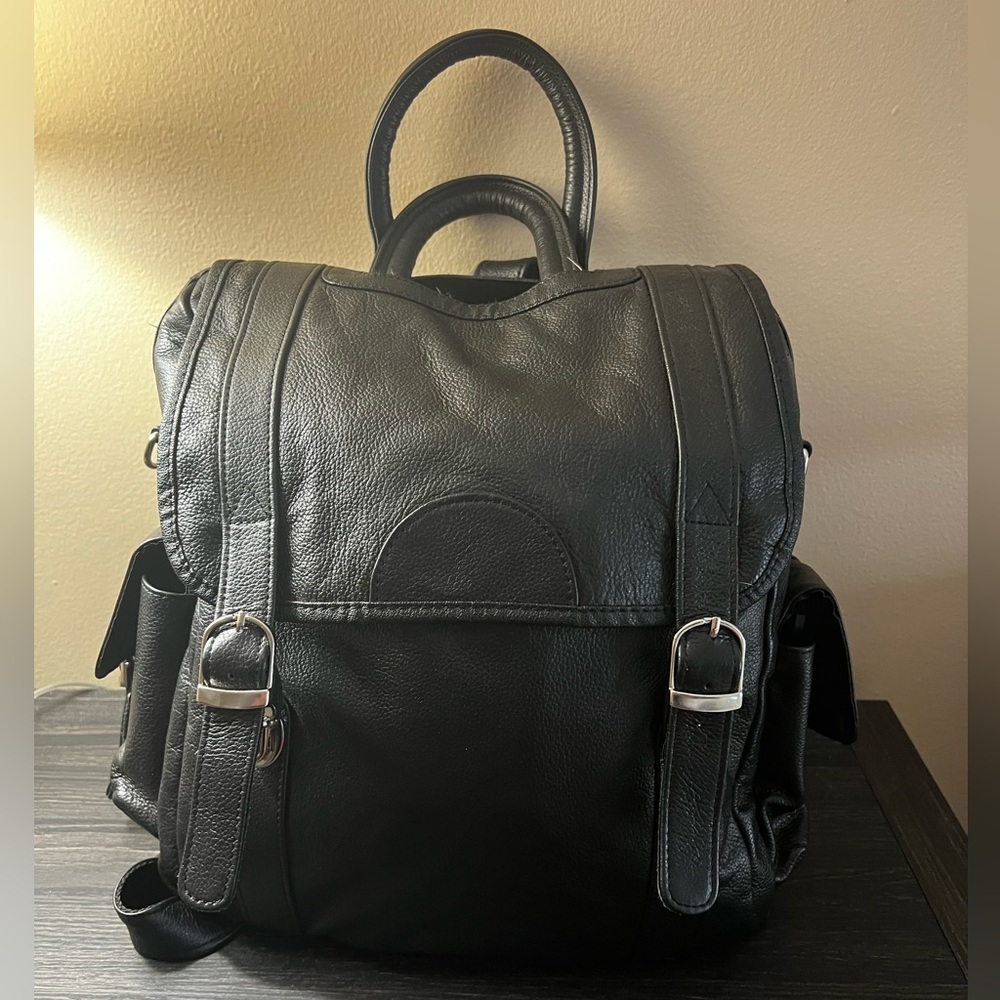AmeriLeather Black Leather Backpack – Sleek & Durable Unisex